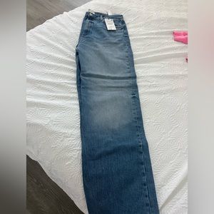 ZARA NEVER WORN HIGH WAISTED JEANS